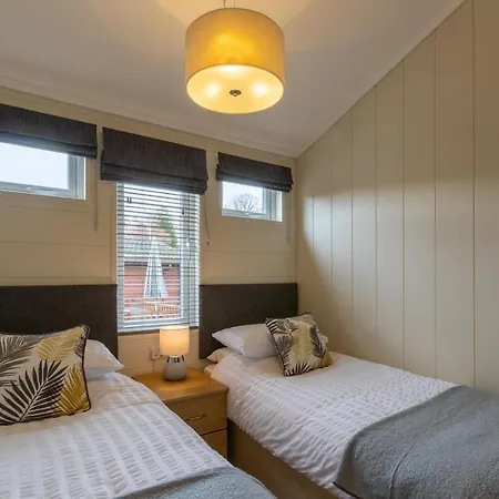 Aldeamento Turístico Lakeside 4