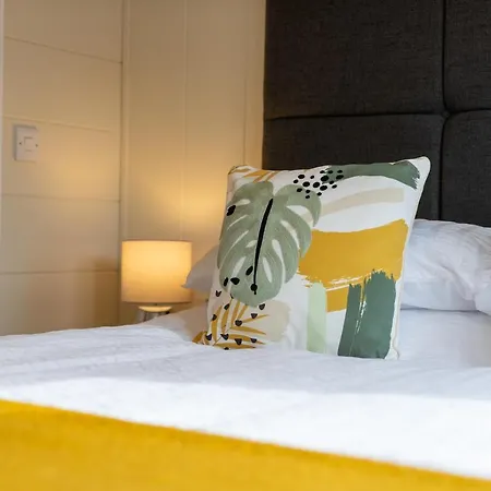 Aldeamento Turístico Lakeside 4 *